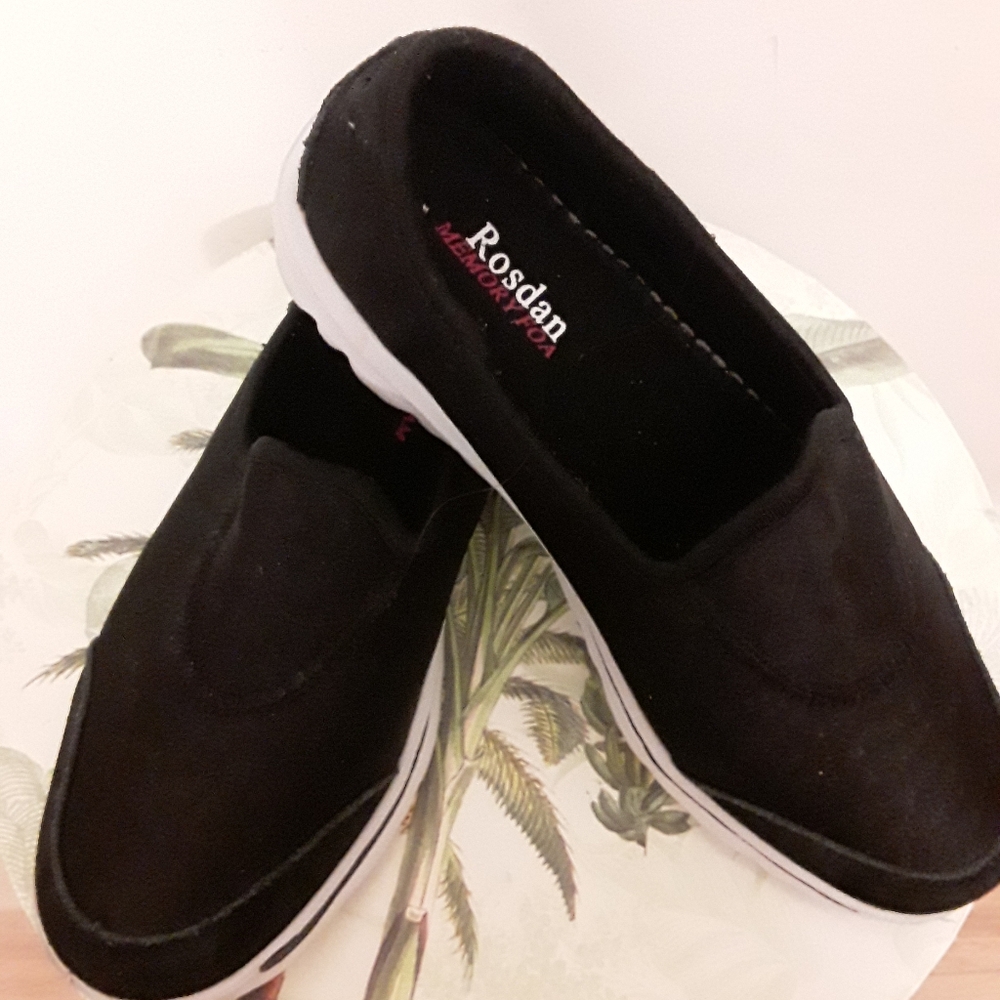 ROSDAN WOMEN'S BLACK SLIP-ON MEMORY FOAM WALKING SHOES